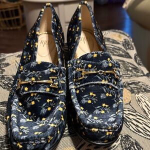 Cabi size 7 Navy Floral Loafers, suede like